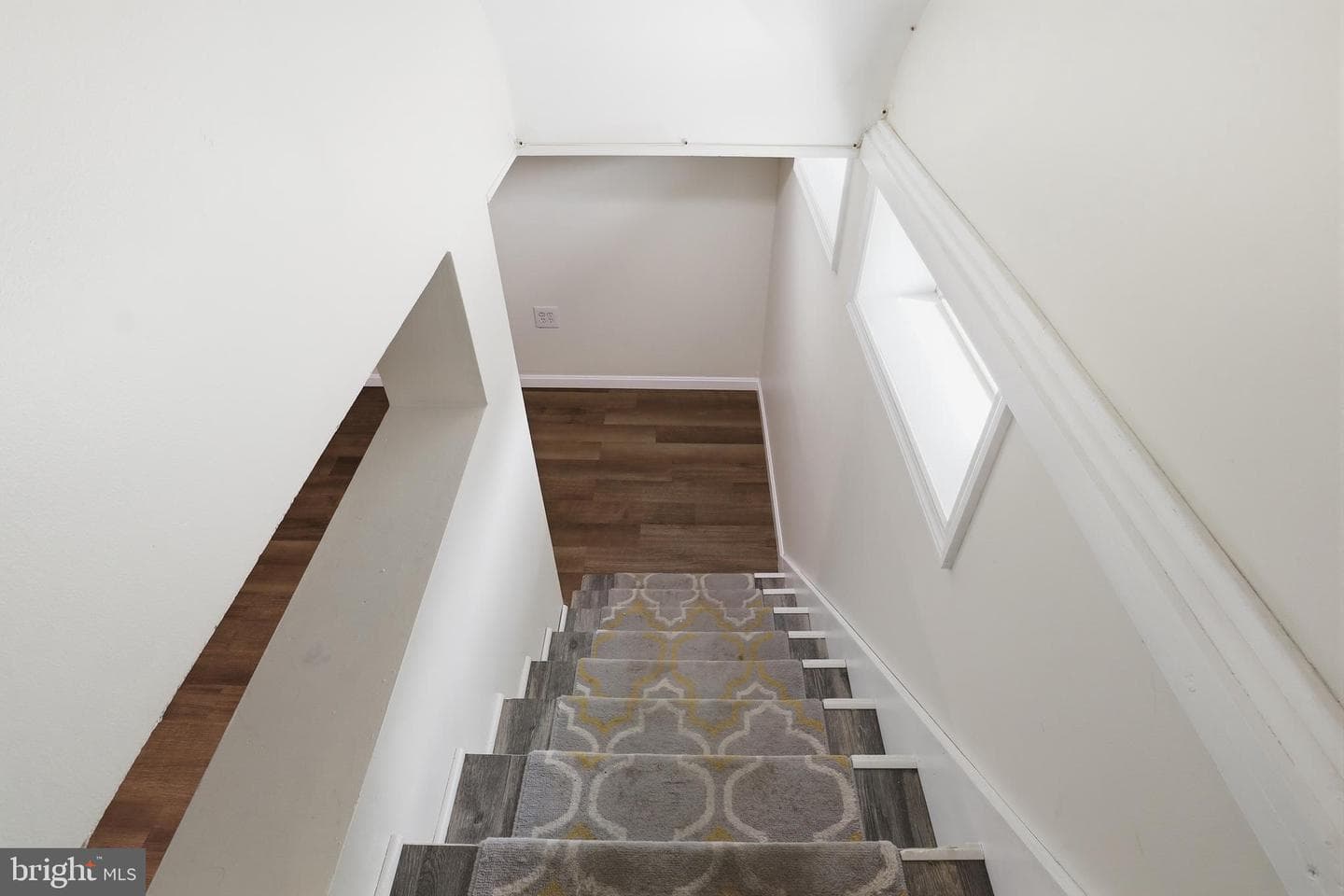 309 W Walnut Street photo 24