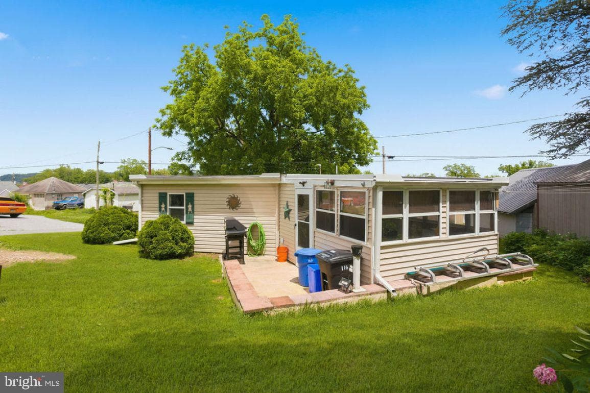 116 Howard Avenue photo 19