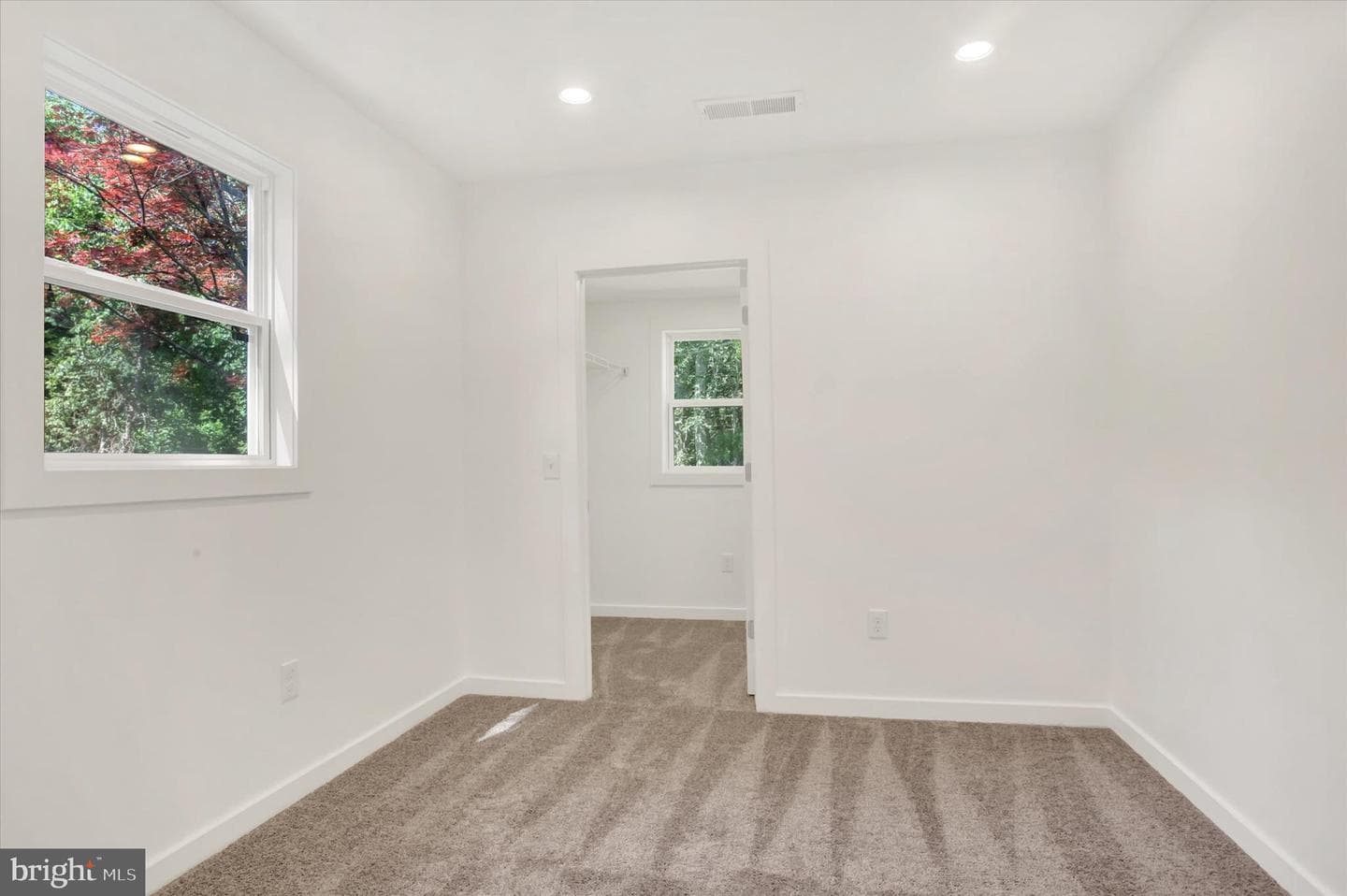 876 Cardinal Lane photo 18