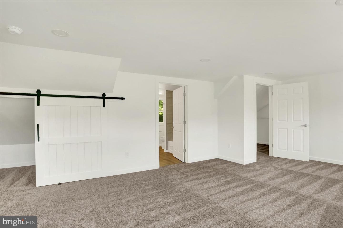 876 Cardinal Lane photo 22