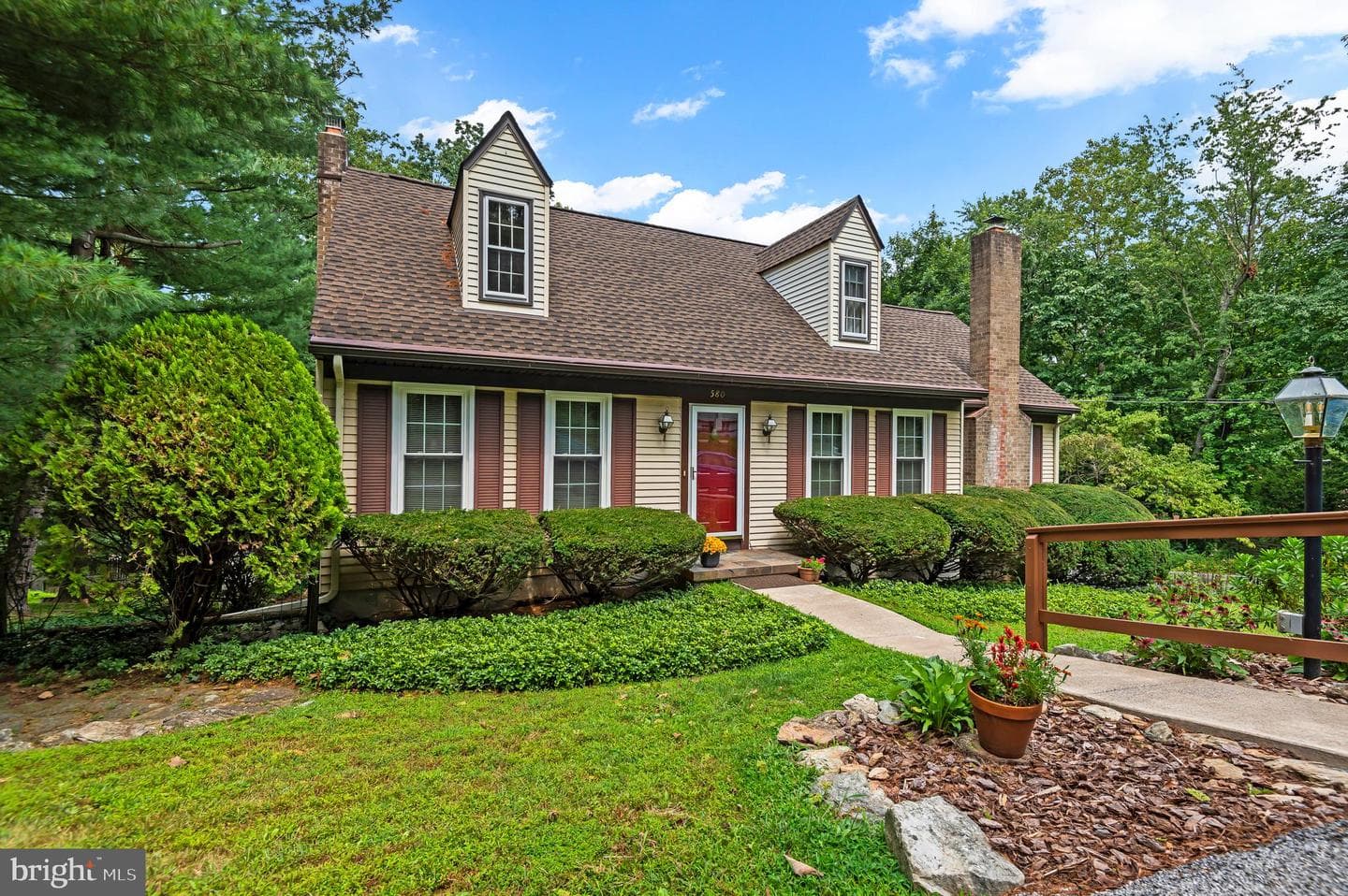 580 Well Drive photo 1