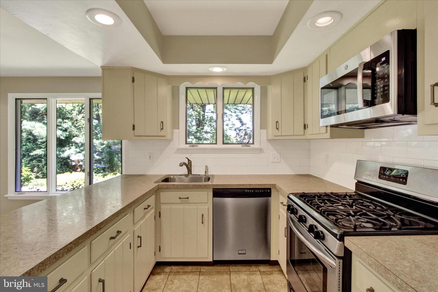 3240 Round Hill Road photo 10