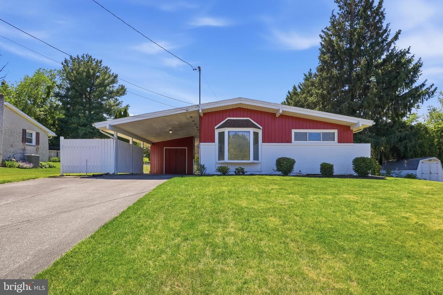 2060 Sandalwood Court photo 1