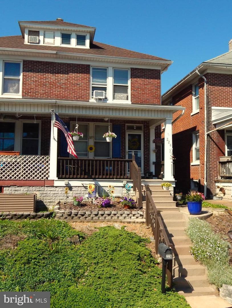 228 Wise Avenue photo 1