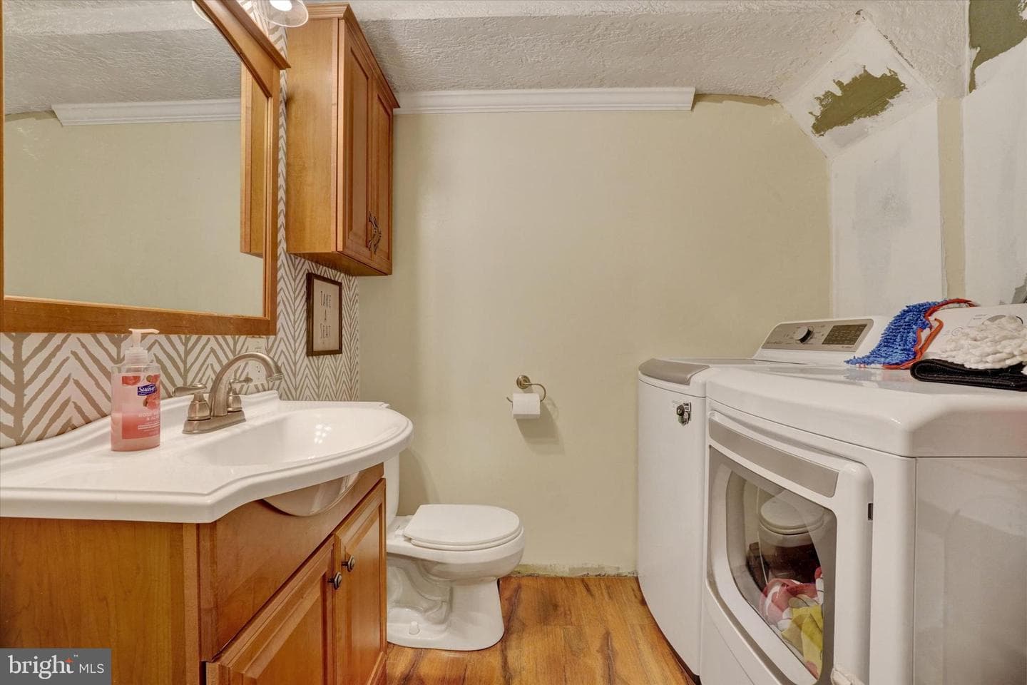105 Lexington Road photo 18