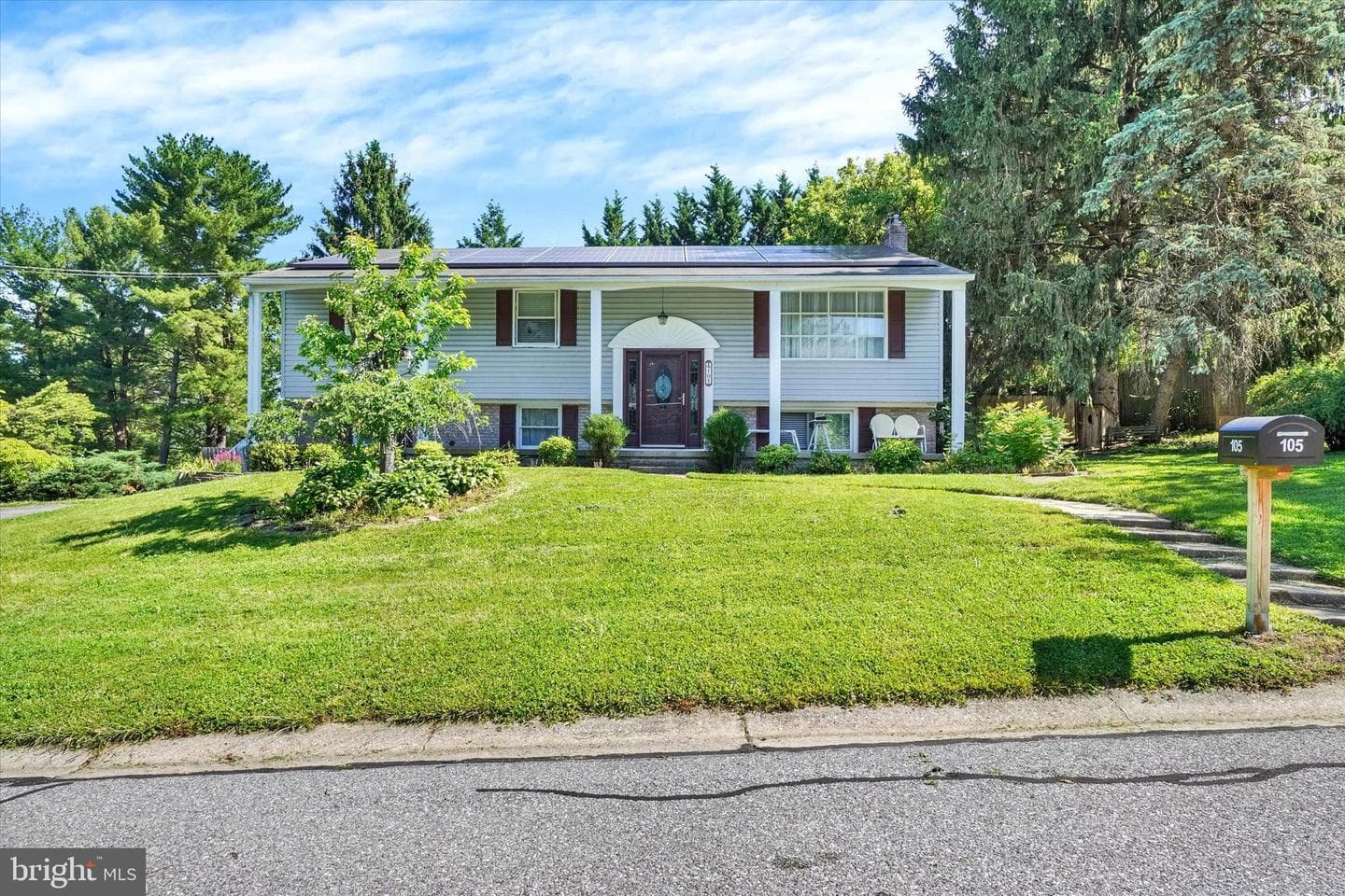 105 Lexington Road photo 2