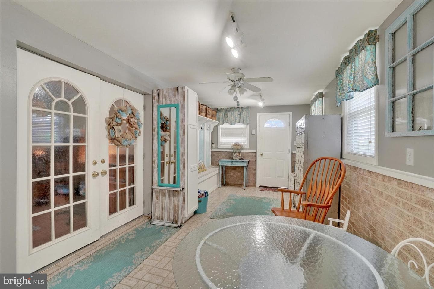 105 Lexington Road photo 21