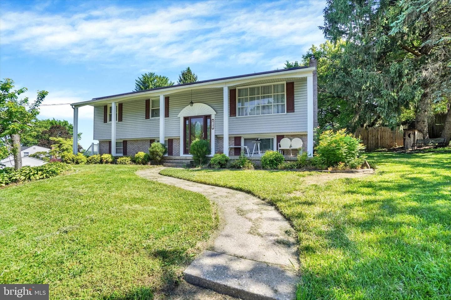 105 Lexington Road photo 3