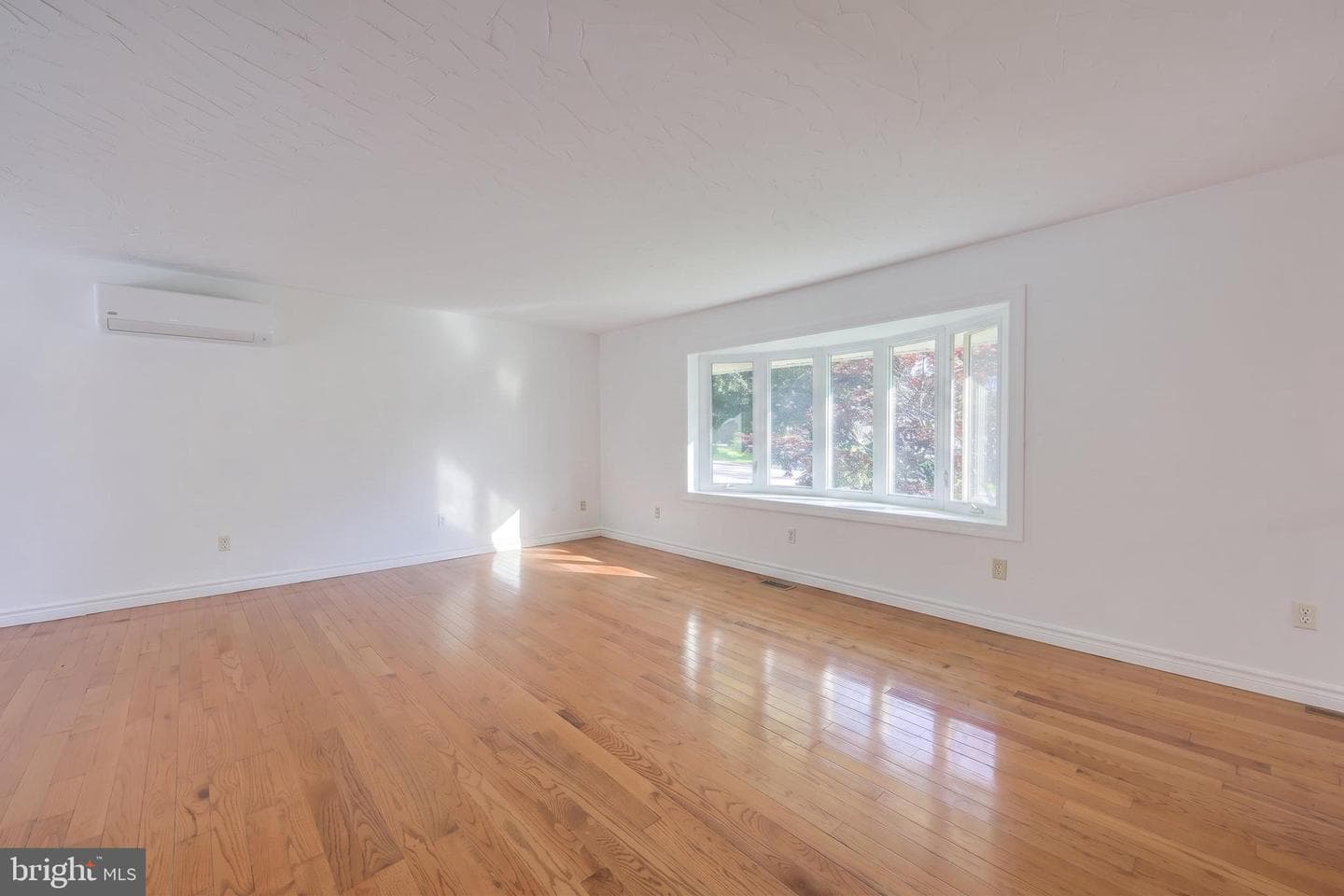 3495 Edenbridge Road photo 3