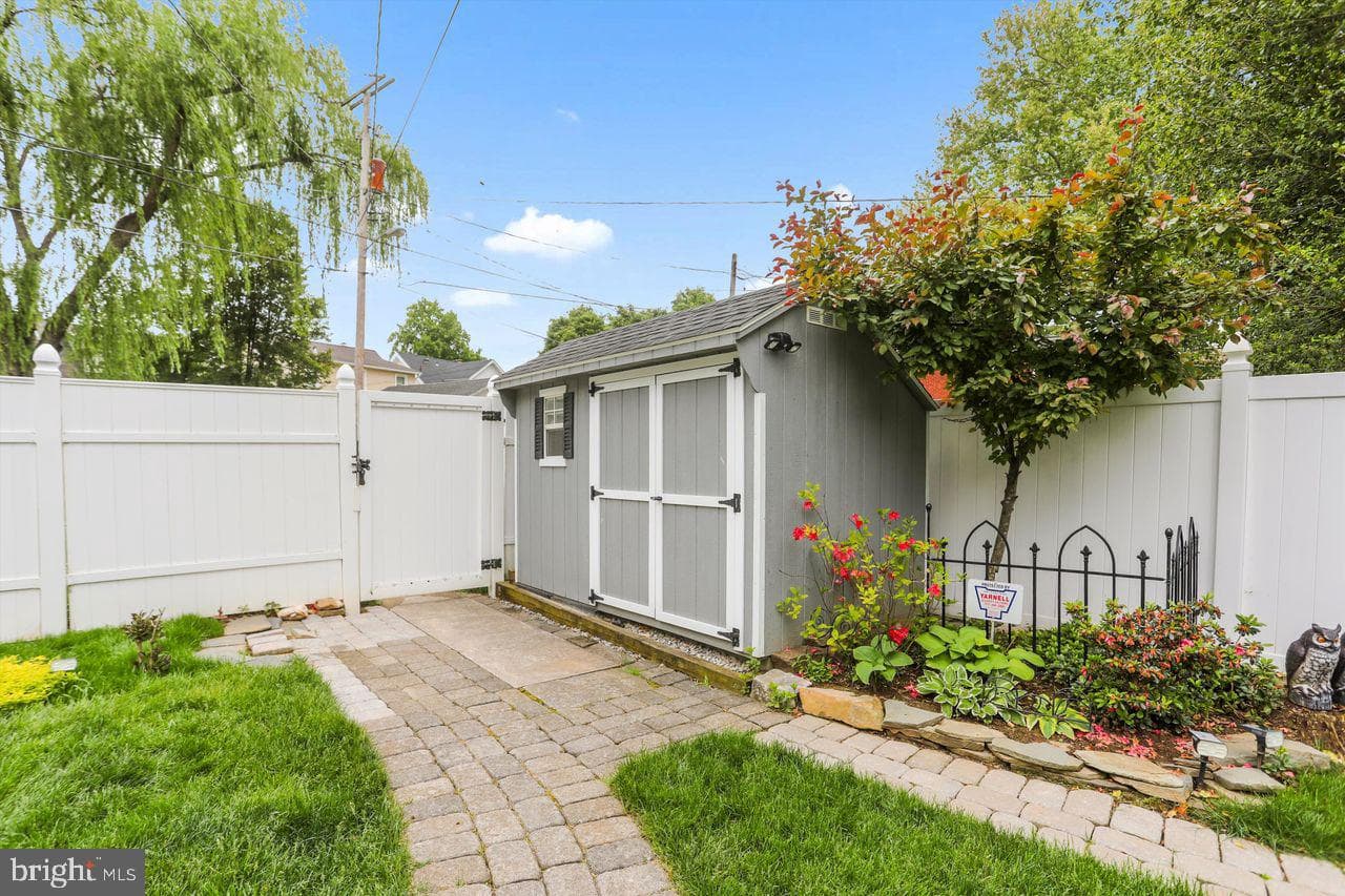 833 Arlington Road photo 24