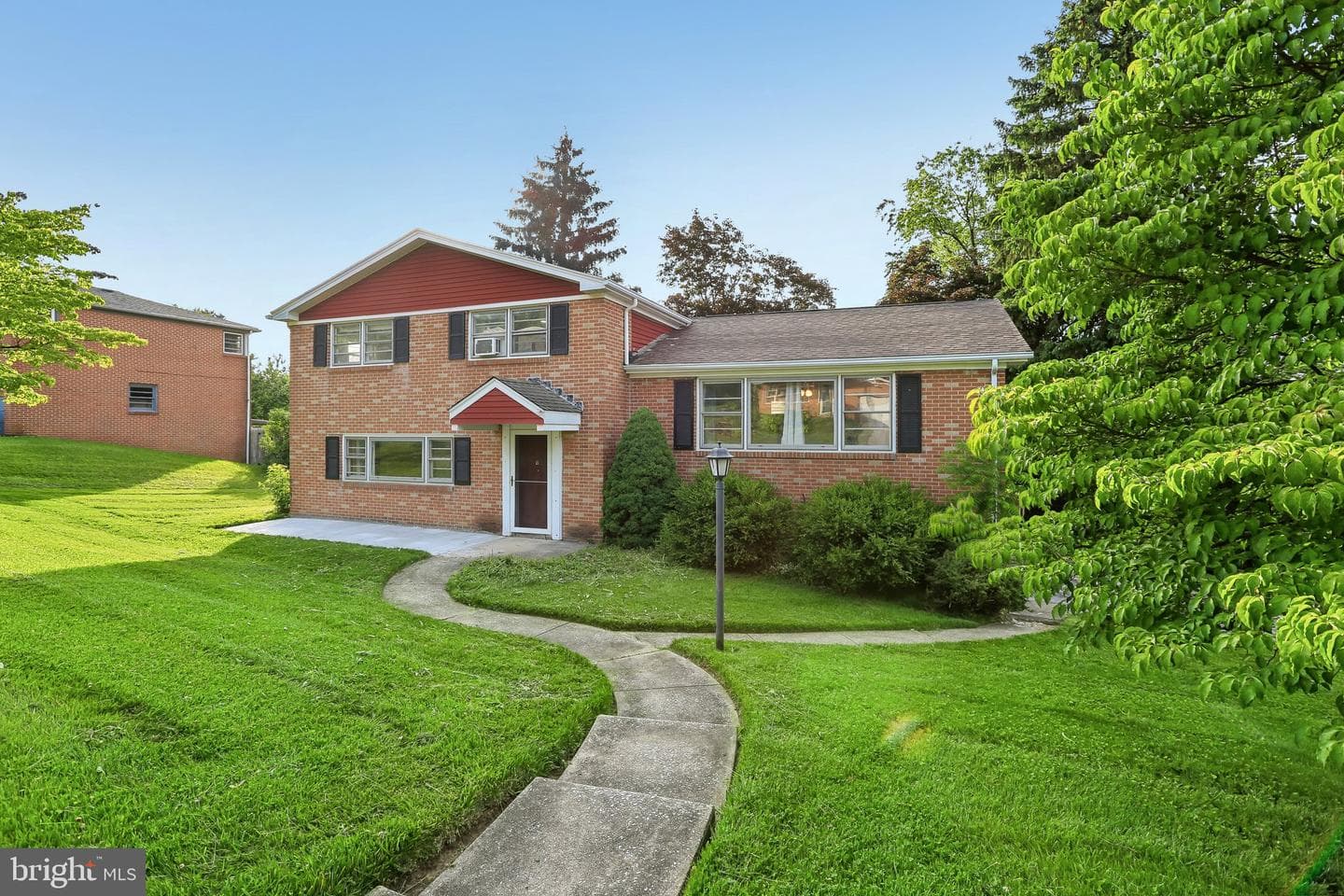 2595 Eastwood Drive photo 3