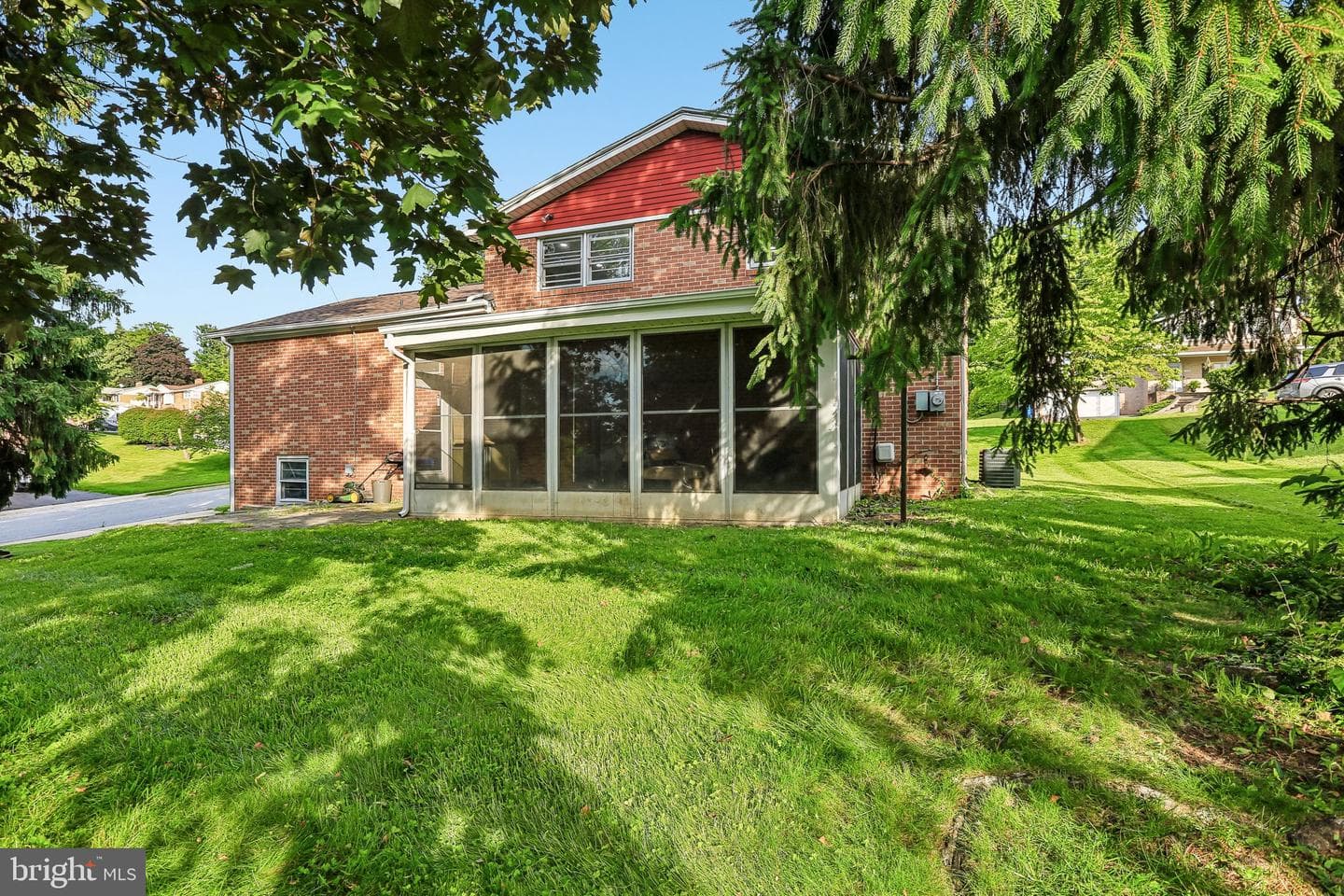 2595 Eastwood Drive photo 32