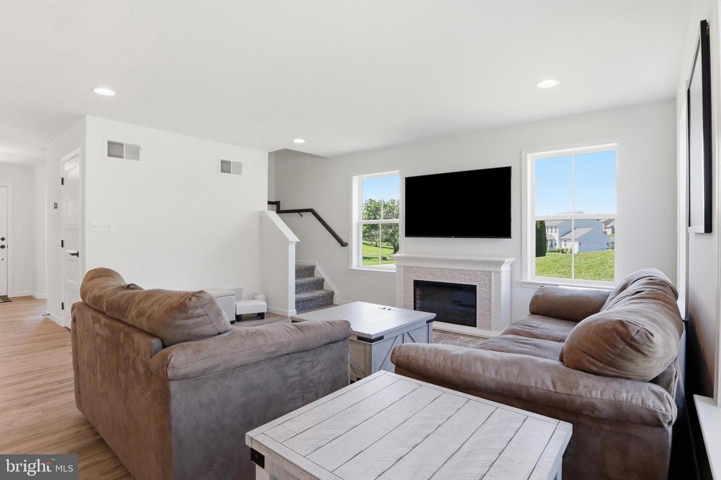 525 Dietz Road photo 16