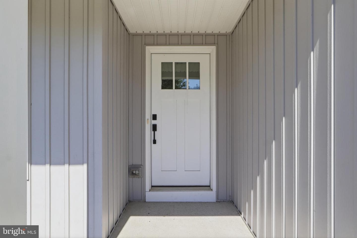 525 Dietz Road photo 3