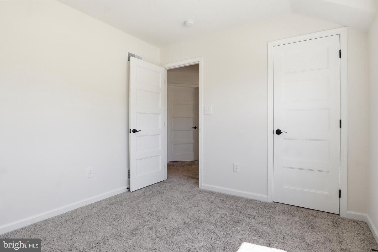 525 Dietz Road photo 33