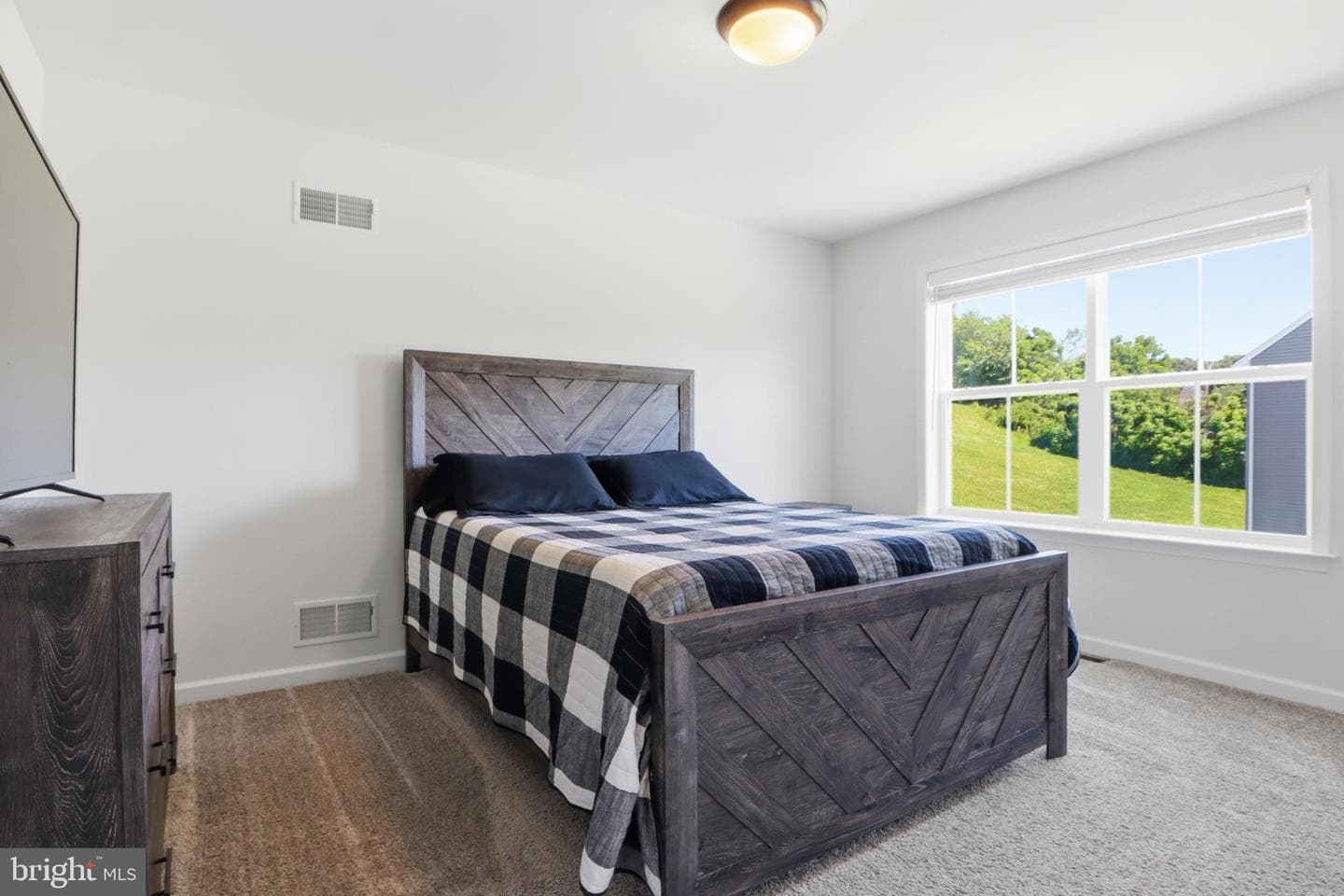 525 Dietz Road photo 38