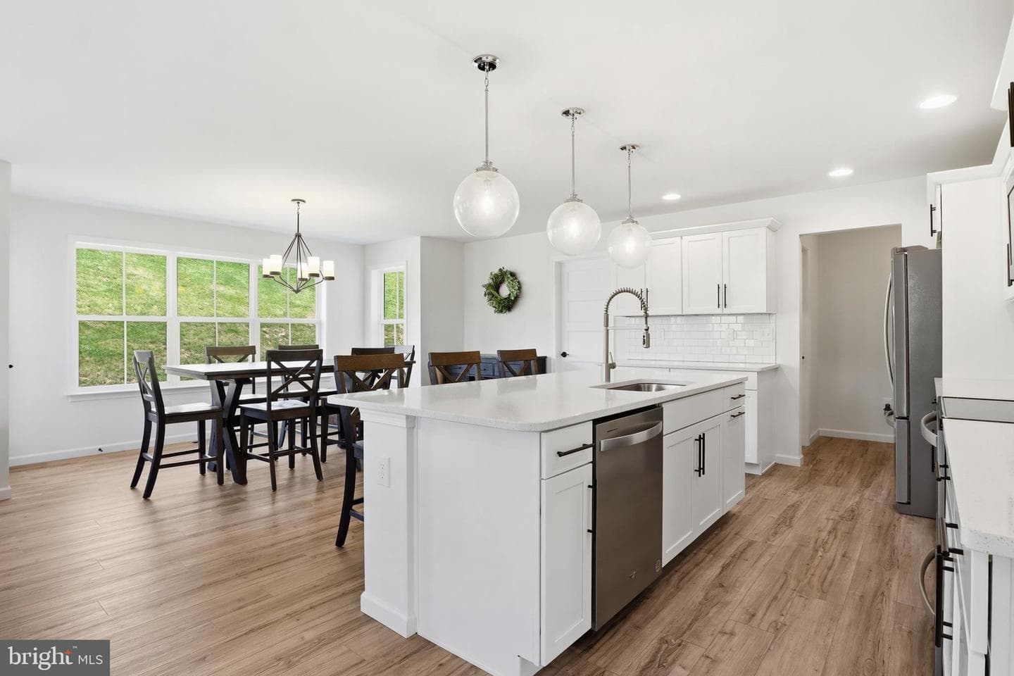 525 Dietz Road photo 5