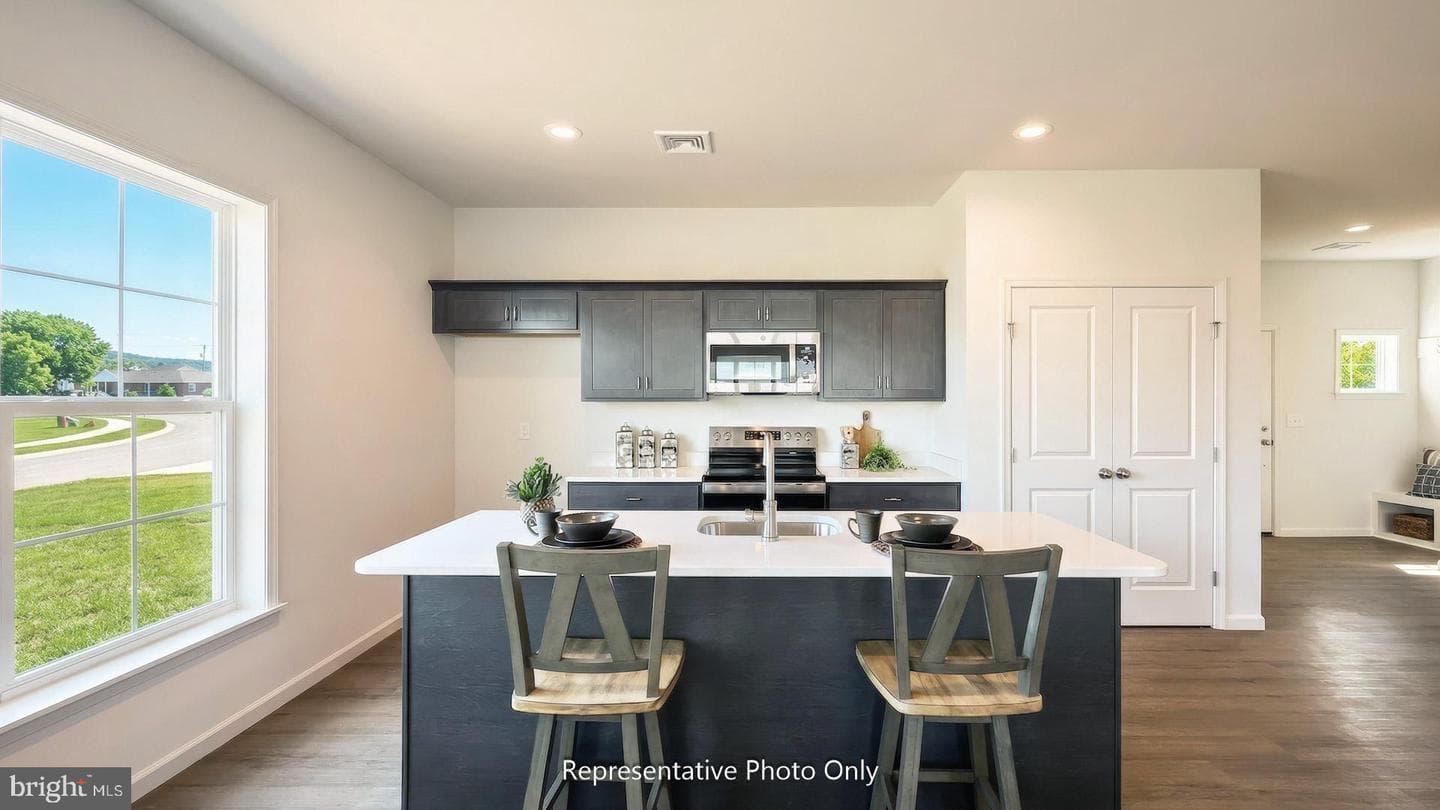 7483 Saint Patrick Court photo 4