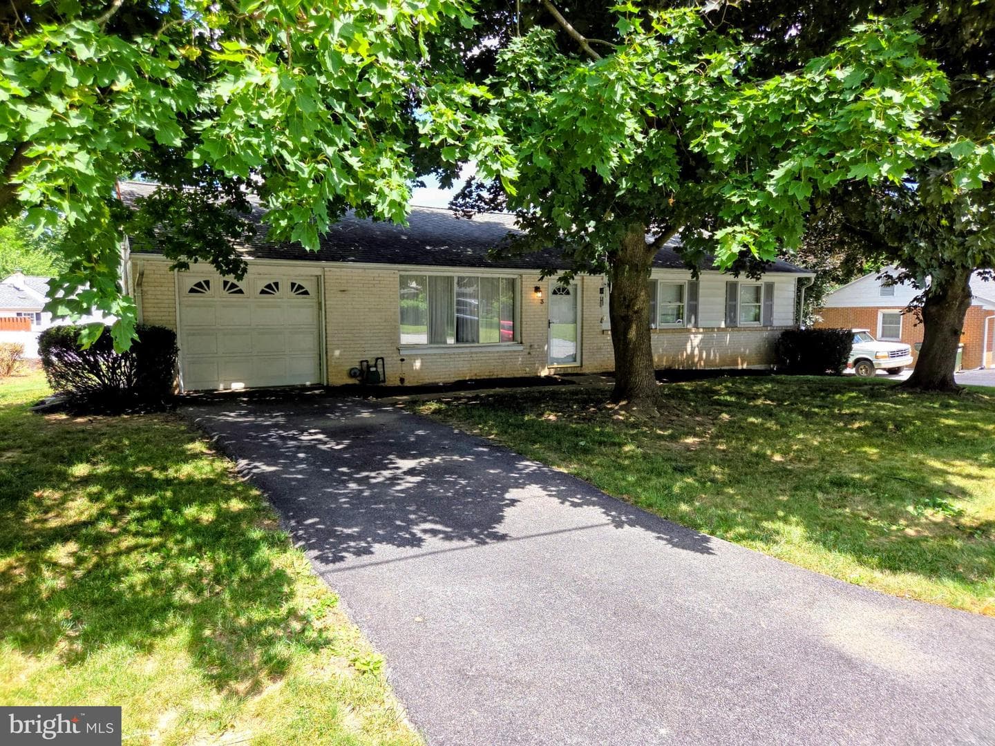 3 Lexington Drive