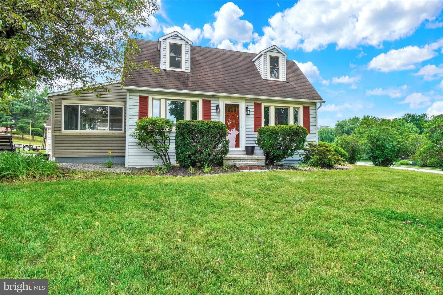 200 Evergreen Lane photo 2