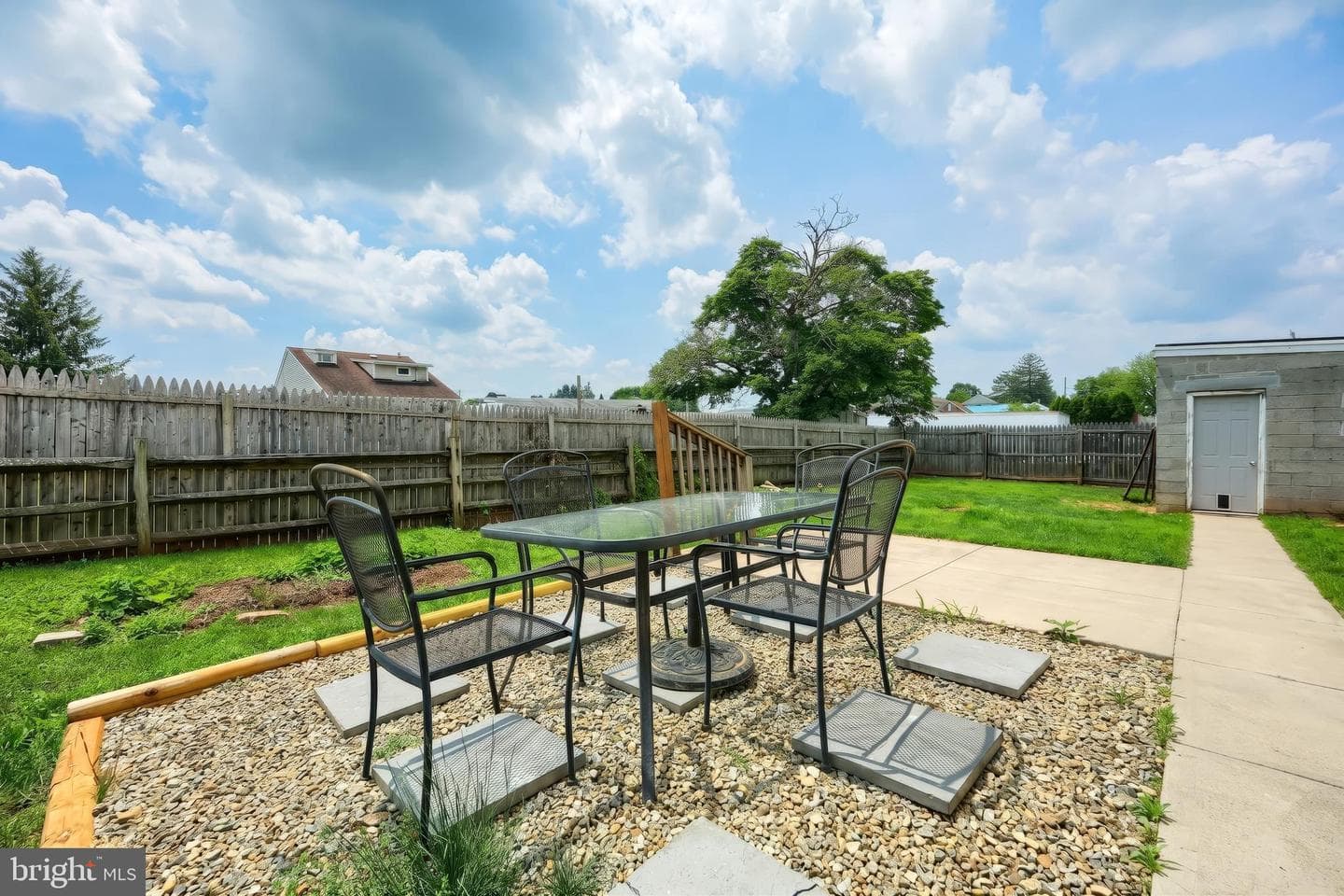 2151 Maple Road photo 11