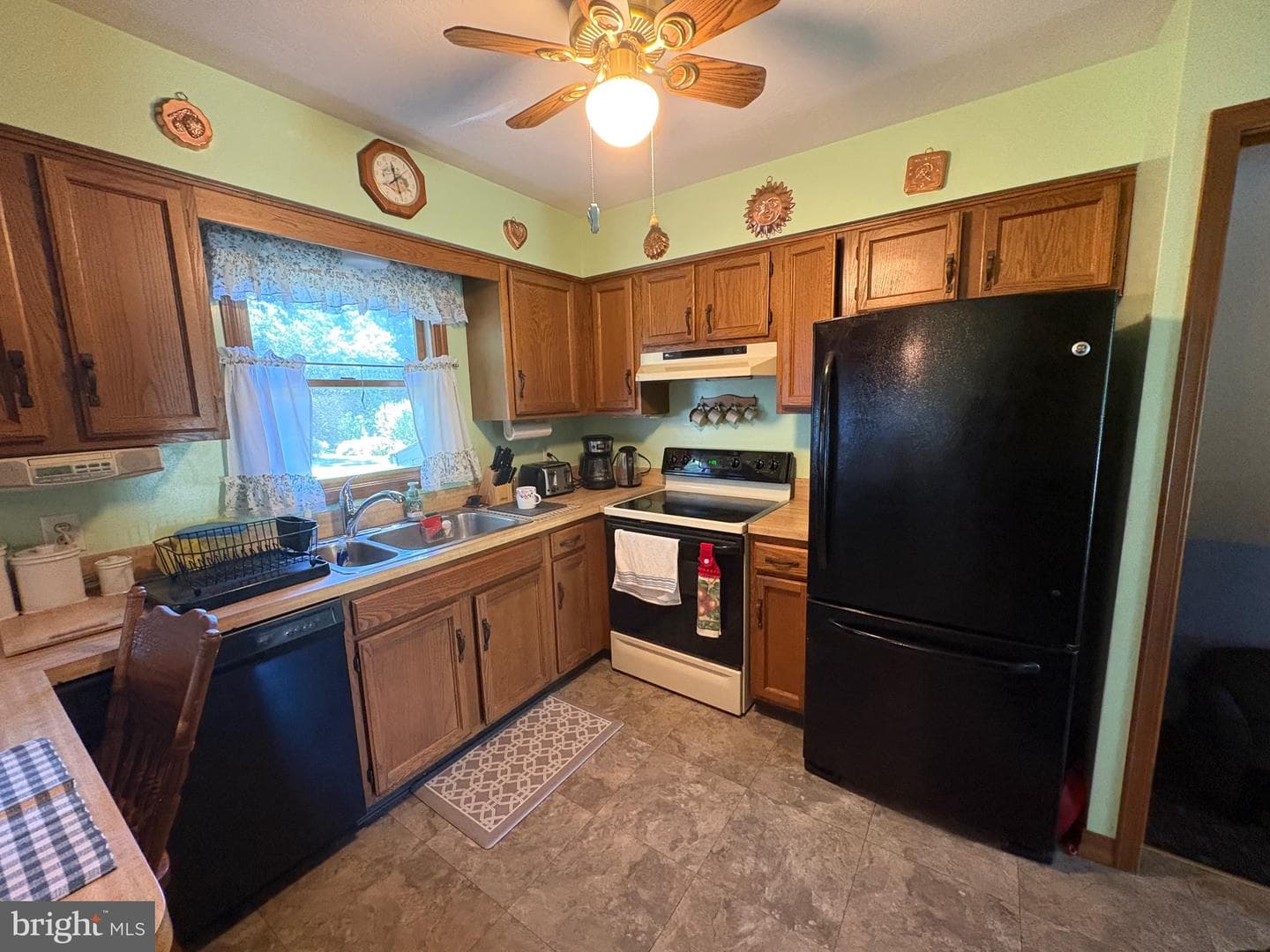 389 Oakwood Drive photo 12