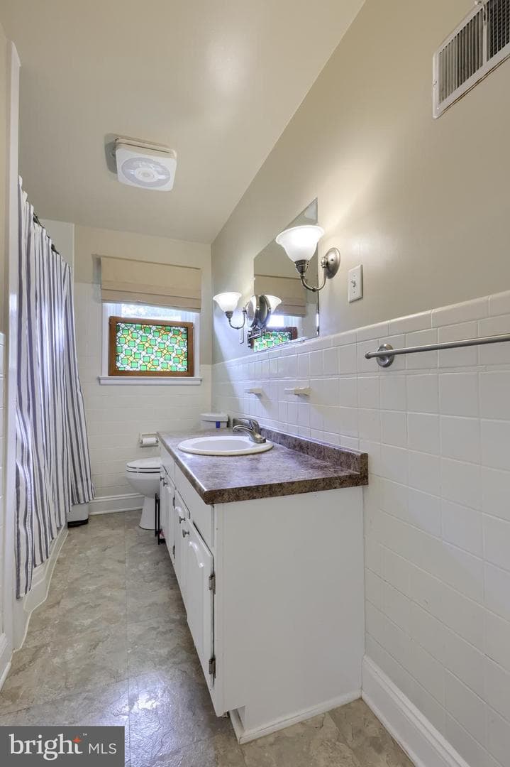 100 N Lynbrook Drive N photo 17