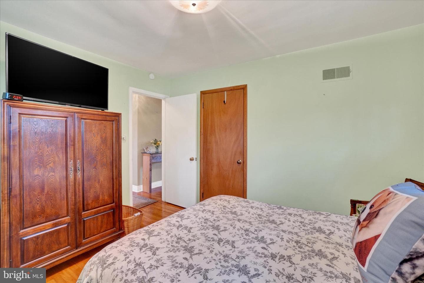 2360 Loucks Road photo 14