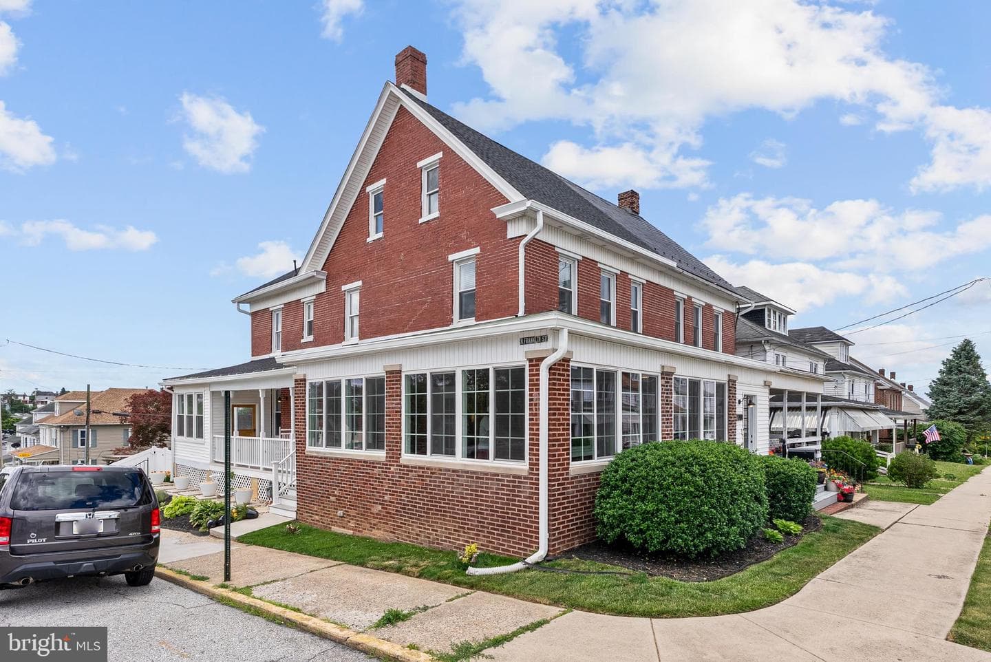 200 W High Street photo 2