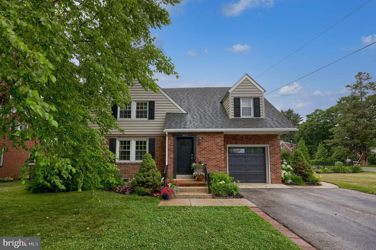 1073 Southern Road photo 1