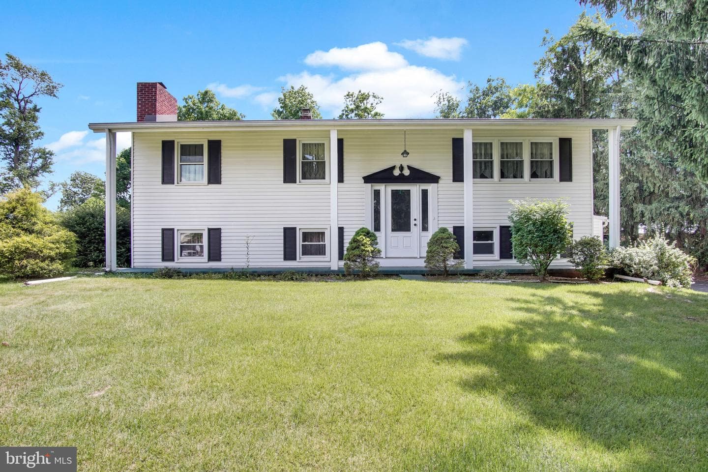 667 Diane Drive photo 3