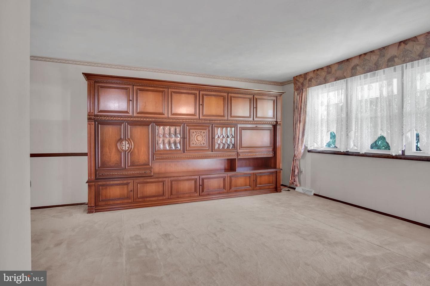 667 Diane Drive photo 5