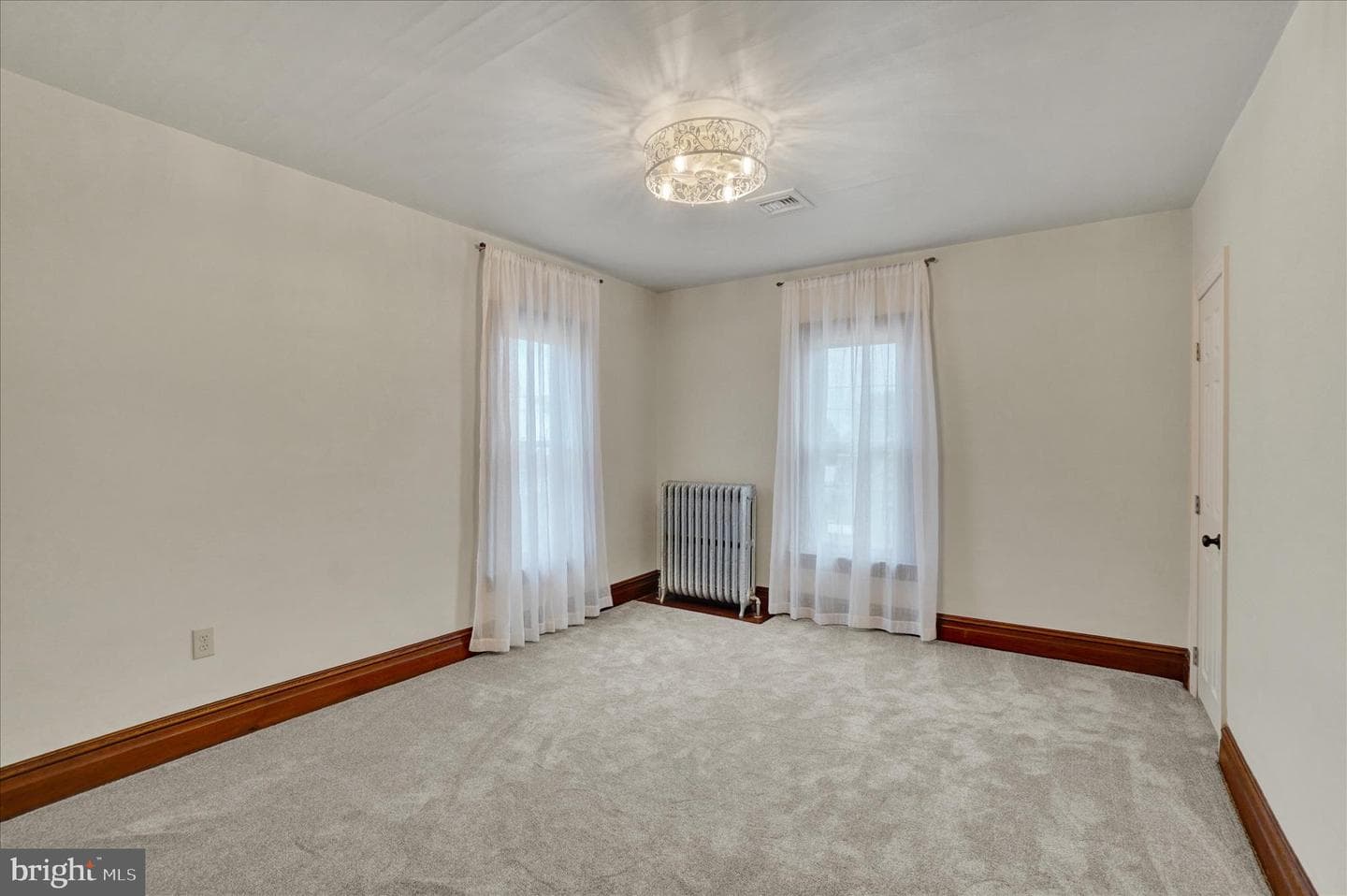 237 S Pleasant Avenue photo 19