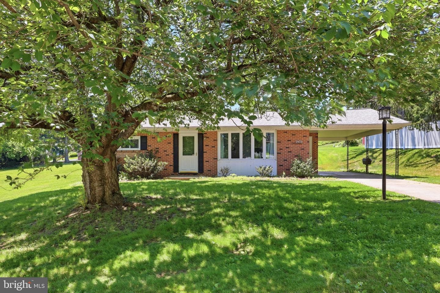 2102 Louise Avenue photo 4