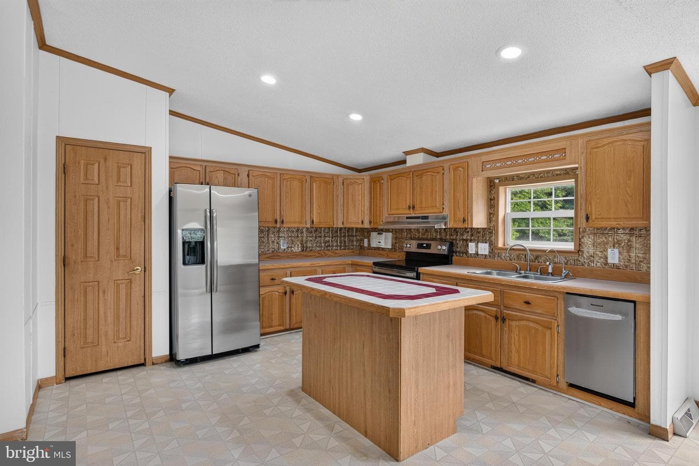 69 Gilbert Road photo 11