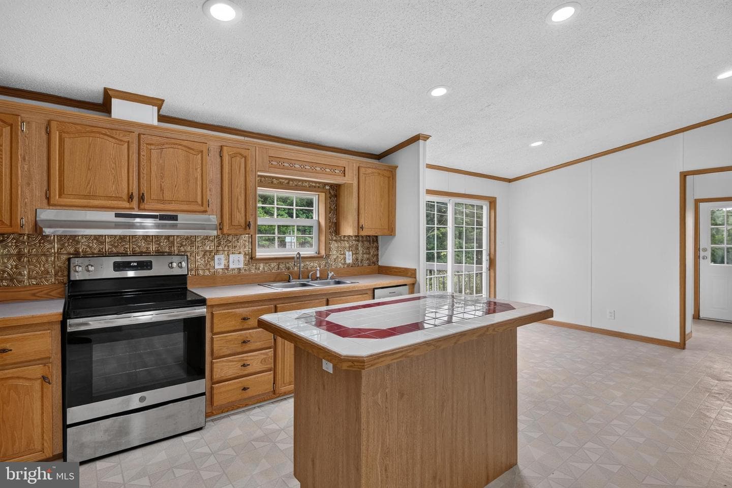 69 Gilbert Road photo 13