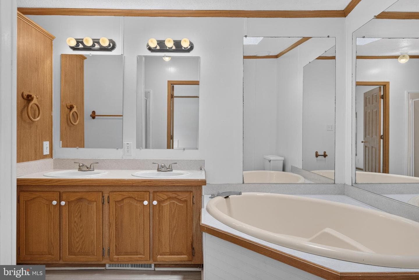 69 Gilbert Road photo 22