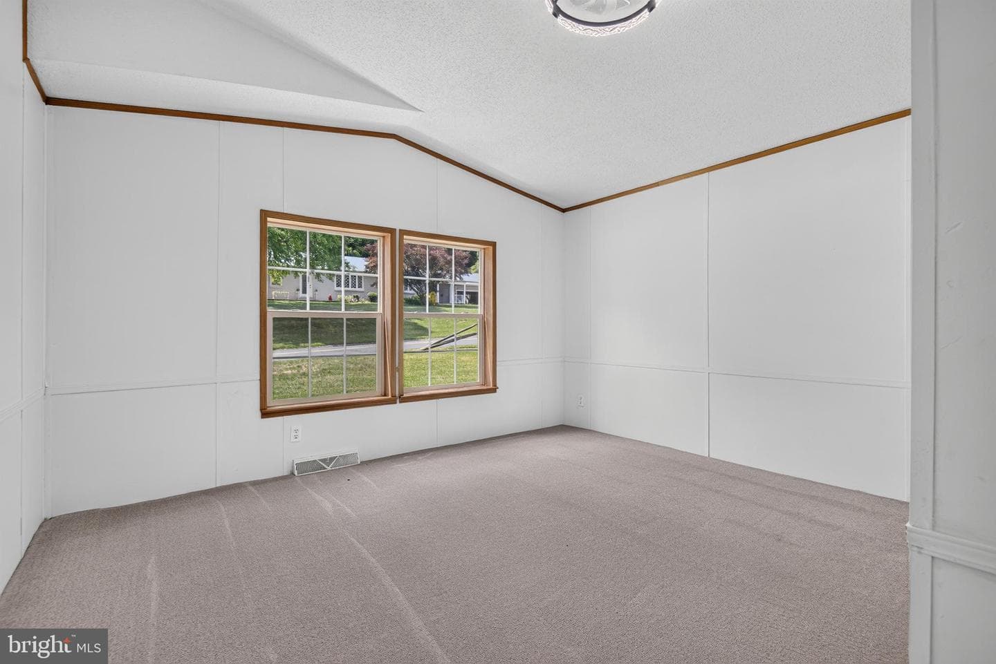 69 Gilbert Road photo 25