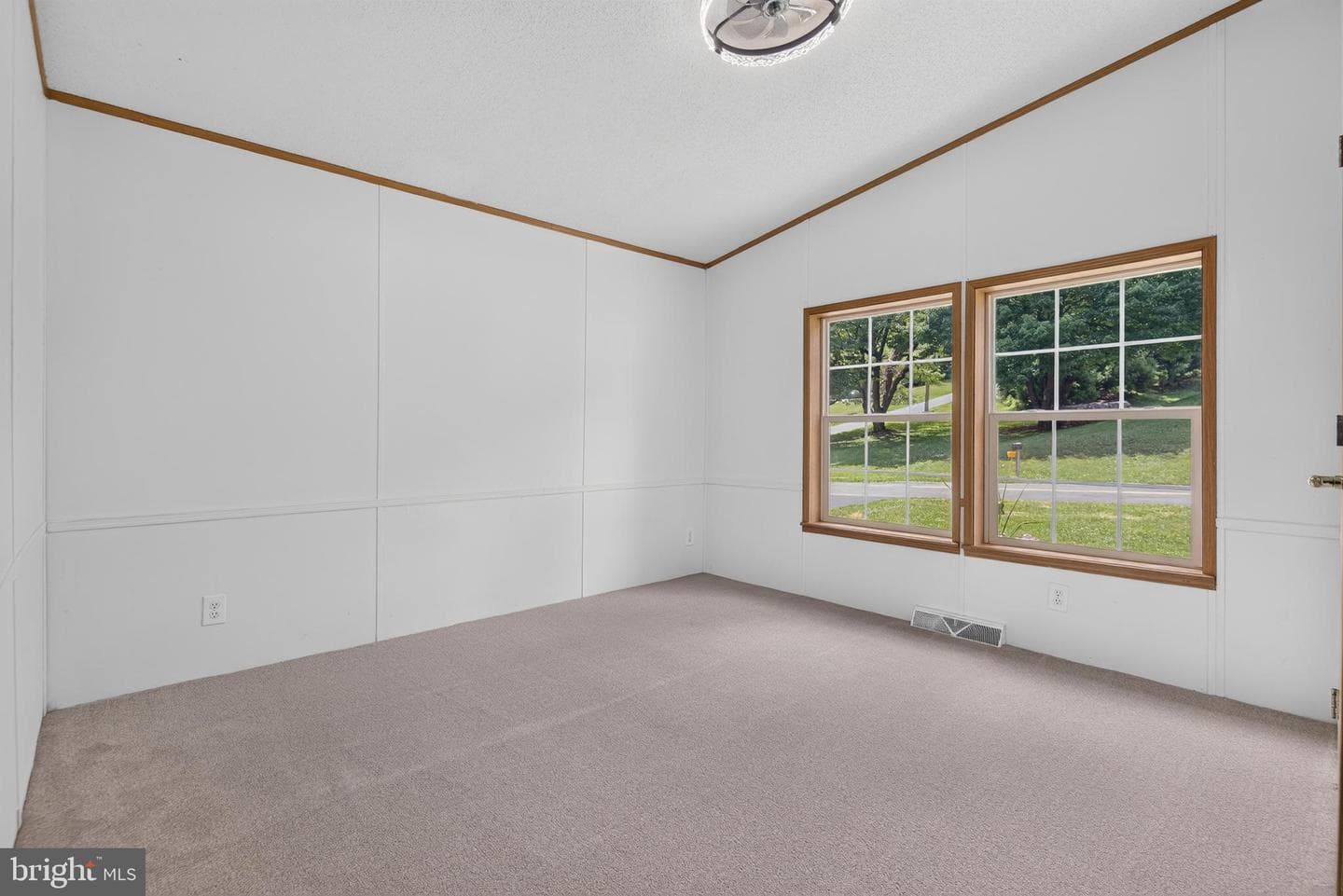 69 Gilbert Road photo 27