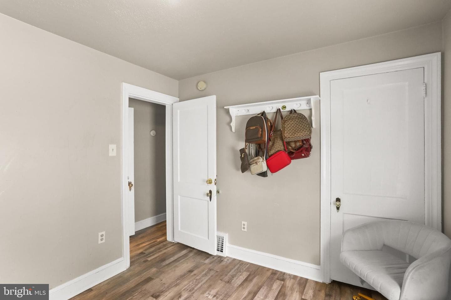 1053 E King Street photo 12