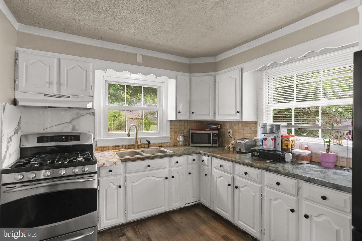 1053 E King Street photo 18