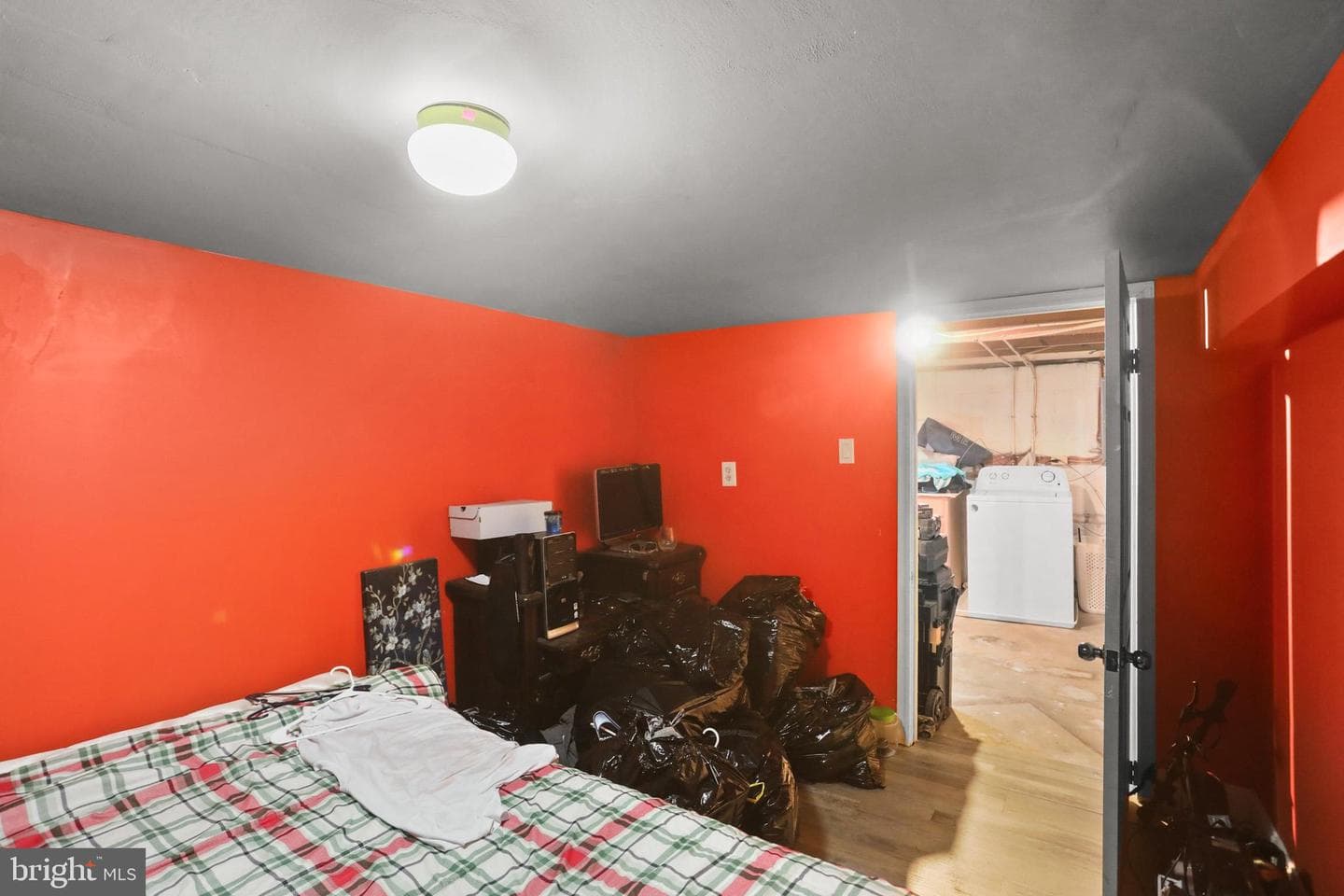 1053 E King Street photo 26