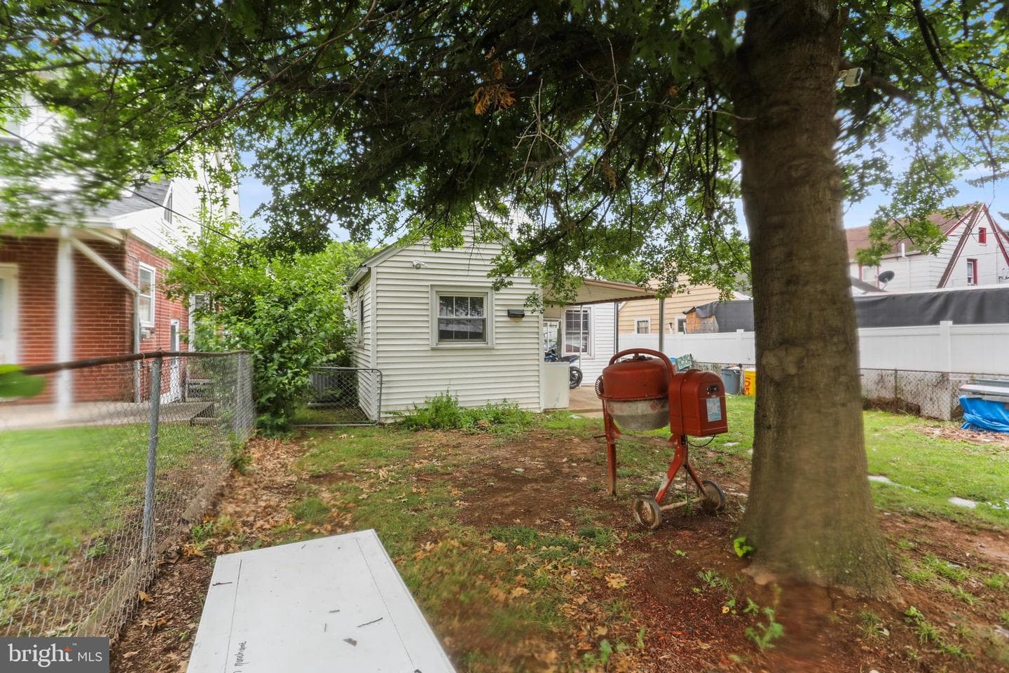 1053 E King Street photo 30