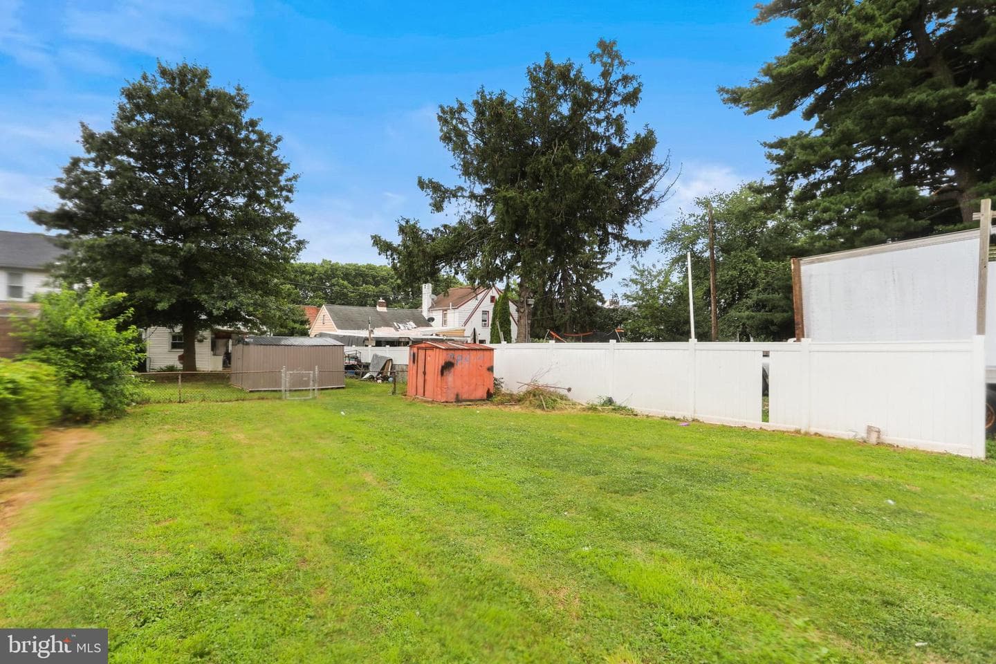 1053 E King Street photo 31