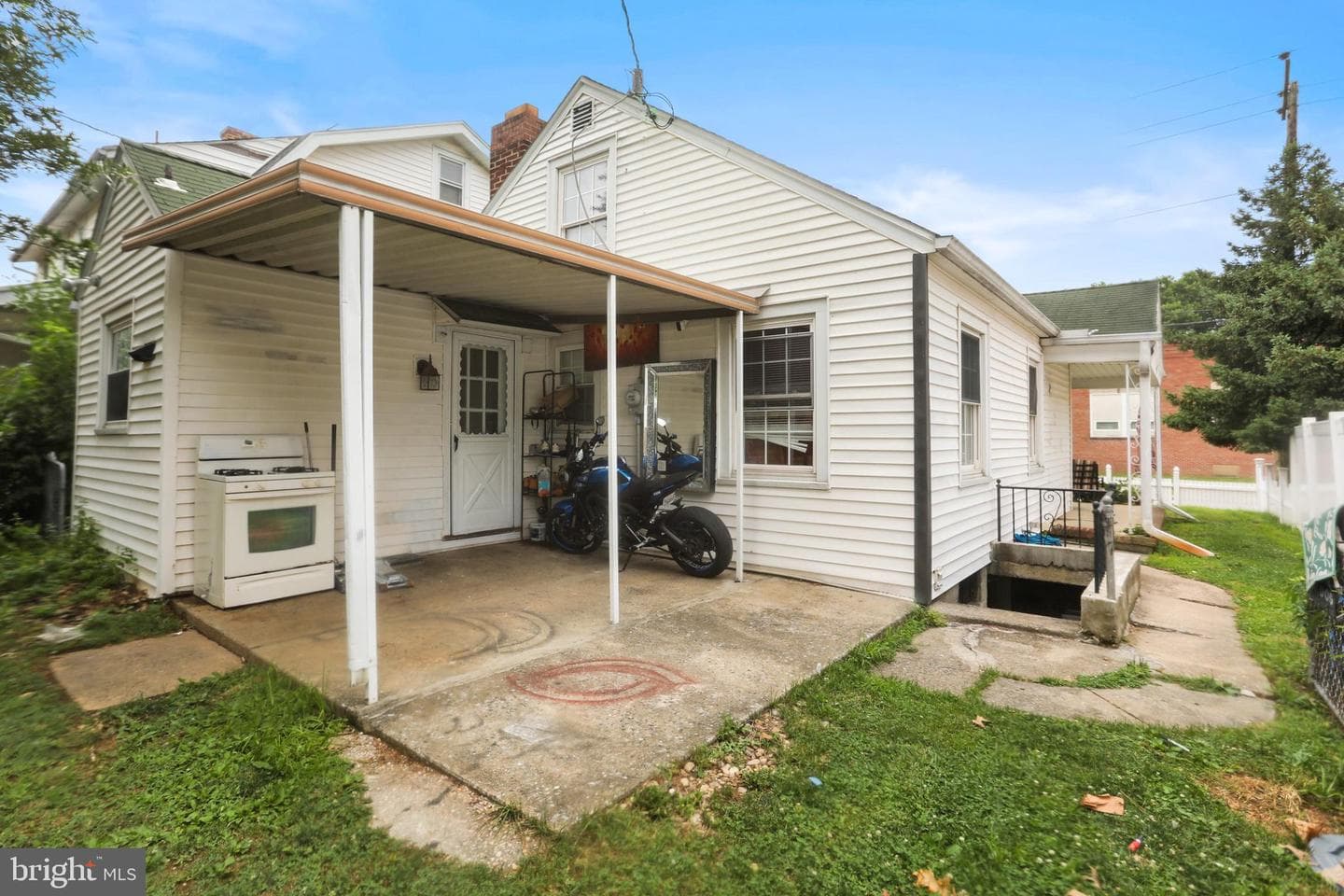 1053 E King Street photo 33