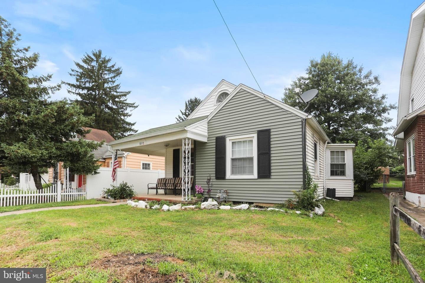 1053 E King Street photo 4