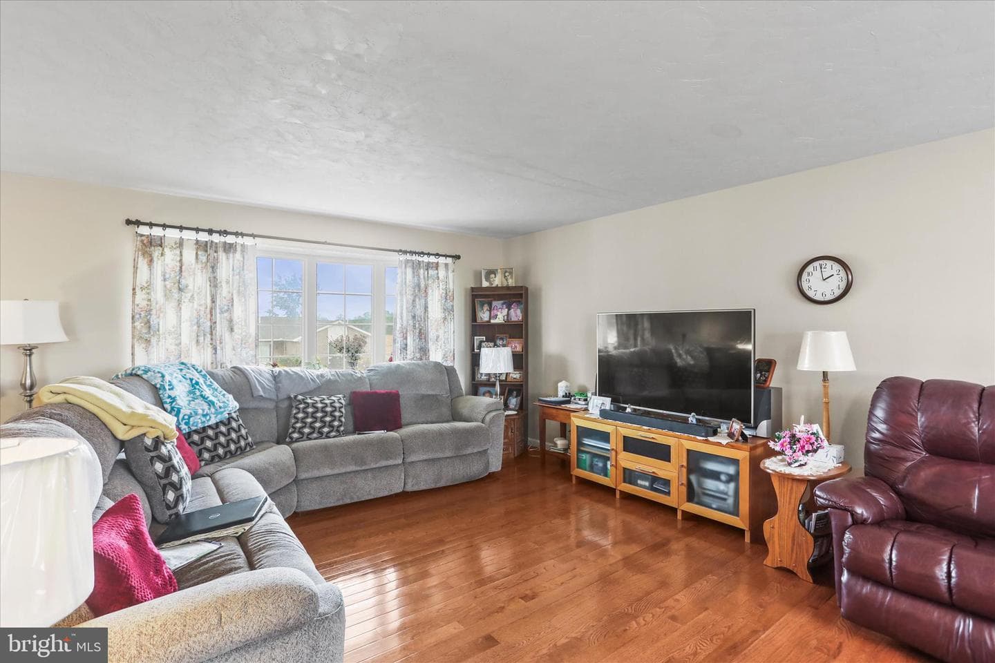 2440 Belair Drive photo 8
