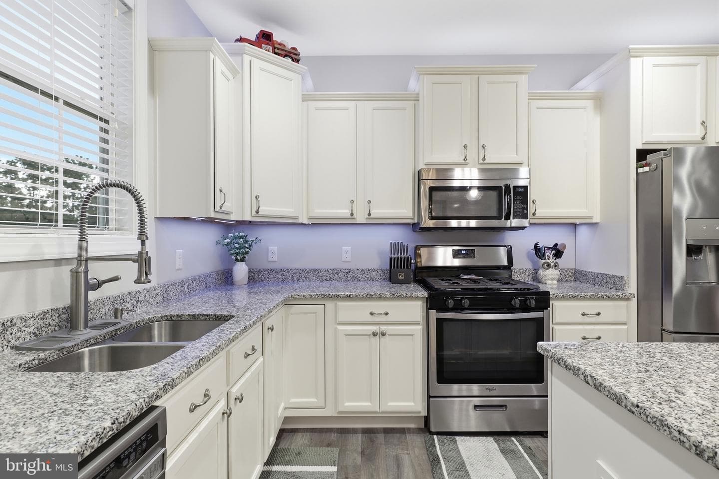 521 Charles Avenue photo 9