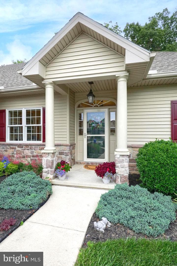 865 Meadow Court photo 3