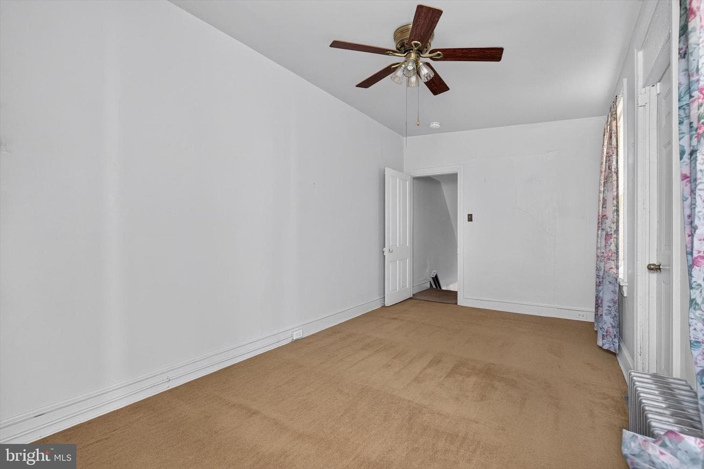 561 S Queen Street photo 10